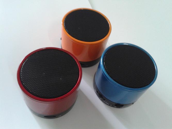 S10蓝牙音箱 小钢炮大能量，批发礼品首选
